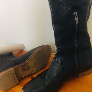 FRYE boots. Almost new. 🙌
